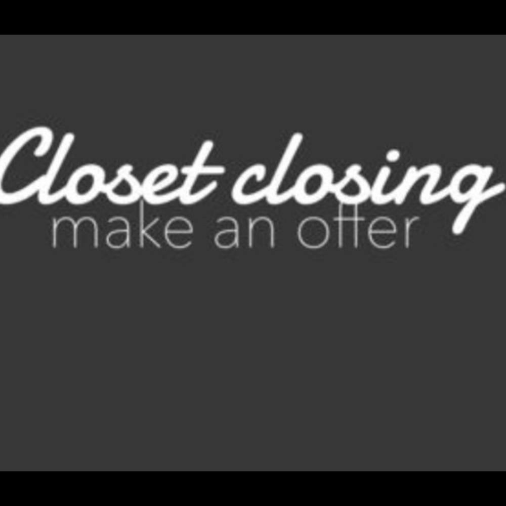 MAKE AN OFFER! CLOSET CLOSING